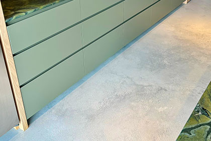 stylish microcement finish for kitchen floor